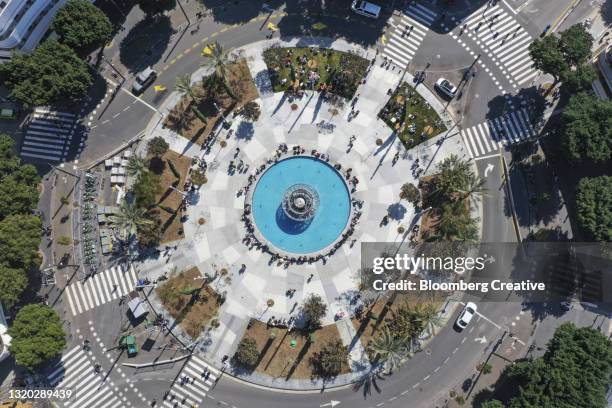 dizengoff square in tel aviv - tel aviv stock-fotos und bilder