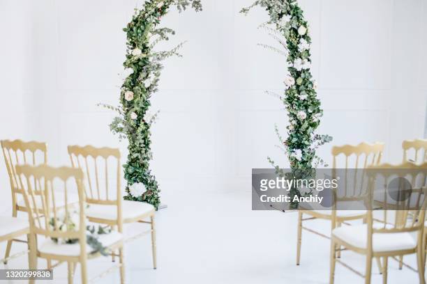 decorated wedding altar and seating - altar imagens e fotografias de stock