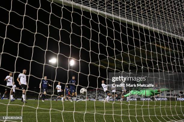 Jack Clisby of the Mariners scores a goal past Adam Federici of the Bulls during the A-League match between Macarhut FC and the Central Coast...