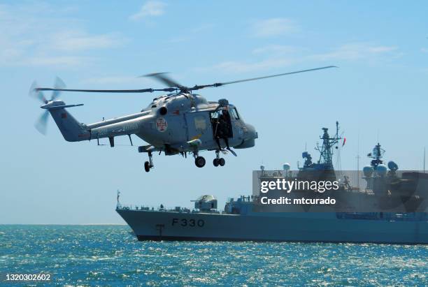 super lynx mk.95 helicopter (westland) - approaching the frigate vasco da gama, setubal, portugal - helicopter photos stock pictures, royalty-free photos & images