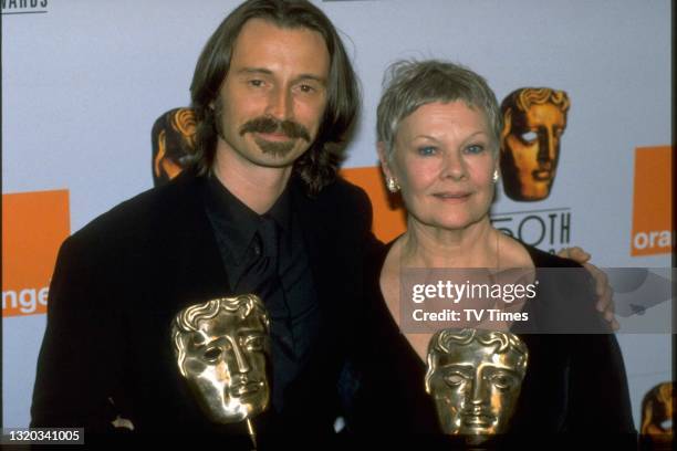 Actors Robert Carlyle and Dame Judi Dench holding their awards at the BAFTA Film Awards, circa 1998.