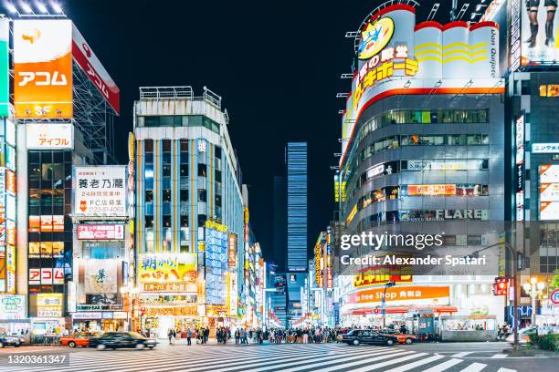 illuminated streets of tokyo at night, japan - kabuki cho stock pictures, royalty-free photos & images