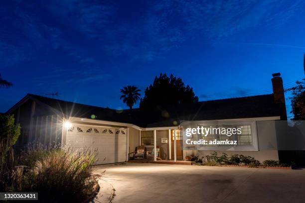 residential home in southern california at twilight - garage driveway stock pictures, royalty-free photos & images