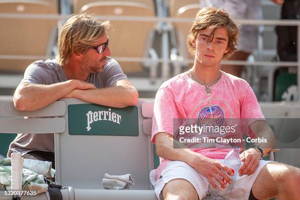 May 27. Andrey Rublev of Russia with coach Fernando Vicente after... Photo  d'actualité - Getty Images