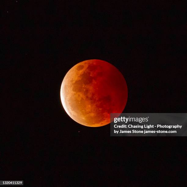 total lunar eclipse - total lunar eclipse stock pictures, royalty-free photos & images