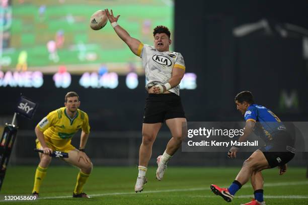 Tricky Ricky Rugby Hurricanes (Rugby Union) Photos and Premium High Res Pictures - Getty ...