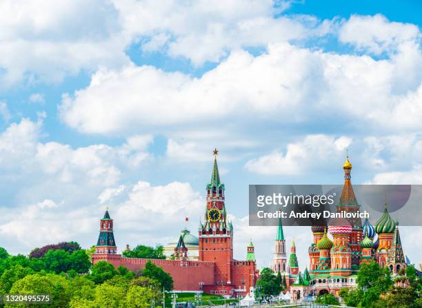 the moscow kremlin and saint basil's cathedral in a sunny spring day. - st basil's cathedral stock pictures, royalty-free photos & images