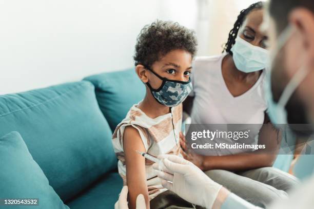 the pediatrician gives the child the obligatory vaccine - protective face mask side stock pictures, royalty-free photos & images