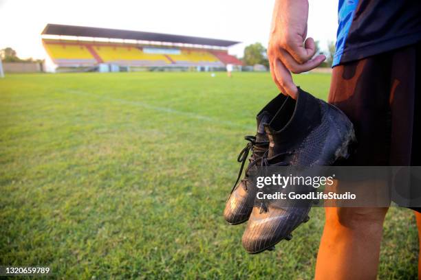 soccer shoes - chuteira imagens e fotografias de stock