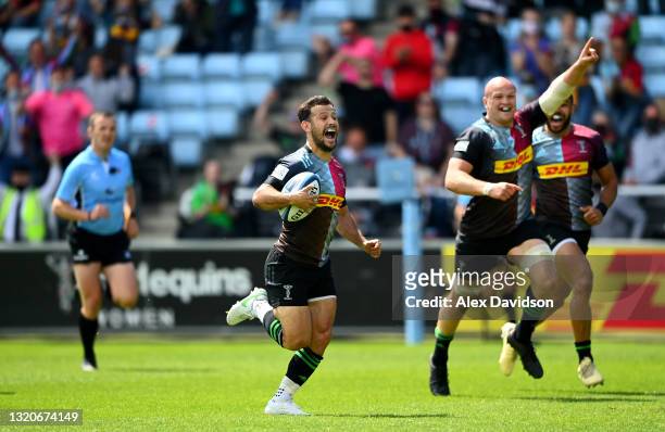 Danny Care of Harlequins breaks away to score his side's second try during the Gallagher Premiership Rugby match between Harlequins and Bath at...