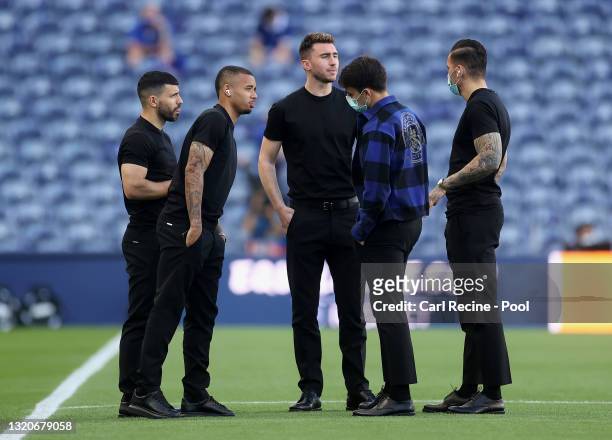 Sergio Aguero, Gabriel Jesus, Aymeric Laporte, Eric Garcia and Ederson of Manchester City inspect the pitch prior to the UEFA Champions League Final...