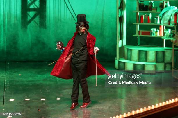 Roberto Zedillo performs on stage during the 'Charlie and the Chocolate Factory' Musical Premiere at Teatro Hidalgo on May 29, 2021 in Mexico City,...