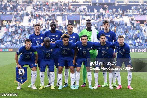 The Chelsea team pose for a photo prior to the UEFA Champions League Final between Manchester City and Chelsea FC at Estadio do Dragao on May 29,...