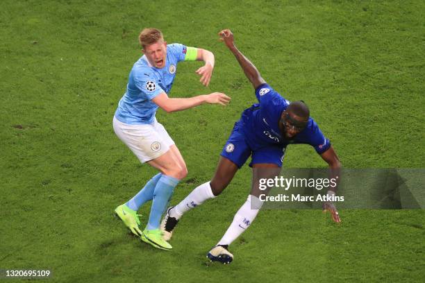 Kevin De Bruyne of Manchester City and Antonio Ruediger of Chelsea collide during the UEFA Champions League Final between Manchester City and Chelsea...