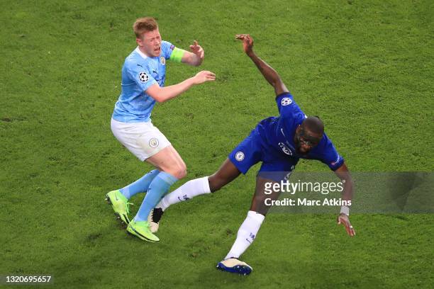 Kevin De Bruyne of Manchester City and Antonio Ruediger of Chelsea collide during the UEFA Champions League Final between Manchester City and Chelsea...
