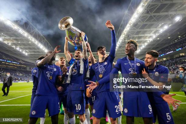 Christian Pulisic of Chelsea celebrates with the Champions League Trophy with team mates Antonio Ruediger, Kai Havertz and Tammy Abraham following...