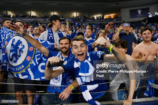 Chelsea fans celebrate following their side's victory in the UEFA Champions League Final between Manchester City and Chelsea FC at Estadio do Dragao...