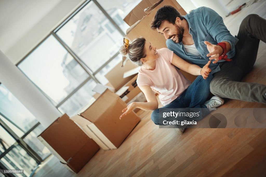 Coppin Move In Young Couple Moving In Together High-Res Stock Photo - Getty Images