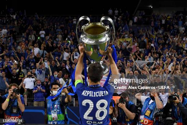 Cesar Azpilicueta of Chelsea lifts the Champions League Trophy in front of fans following their team's victory during the UEFA Champions League Final...