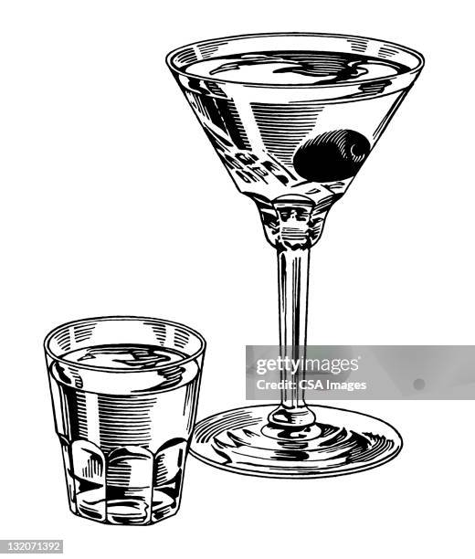ilustraciones, imágenes clip art, dibujos animados e iconos de stock de martini y toma - shot glass