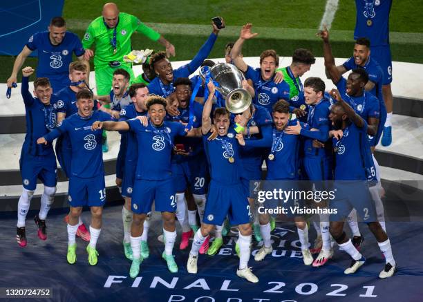 Chelsea players celebrate at the trophy presentation after winning the UEFA Champions League Final between Manchester City and Chelsea FC at Estadio...