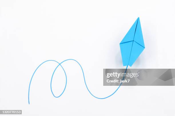 leadership - jayk7 origami stock pictures, royalty-free photos & images