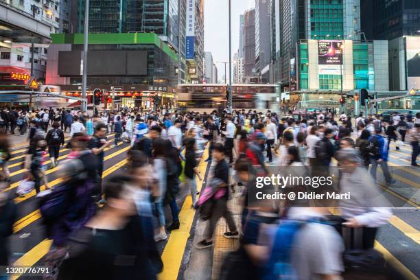 nathan road in mongkok, kowloon, hong kong - mong kok fotografías e imágenes de stock