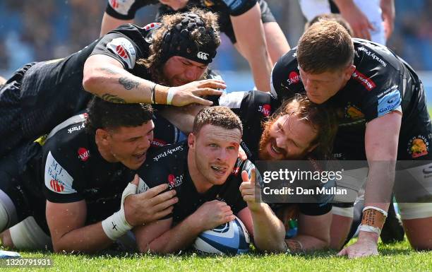 Sam Simmonds of Exeter Chiefs celebrates after scoring his side's second try during the Gallagher Premiership Rugby match between Exeter Chiefs and...