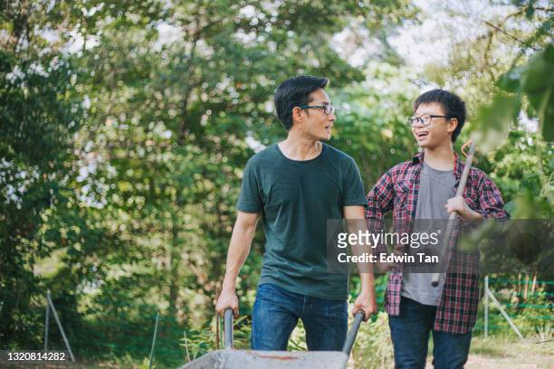 asian chinese father son getting ready for planting seeding weeding at backyard vegetable garden - father and son gardening stock pictures, royalty-free photos & images