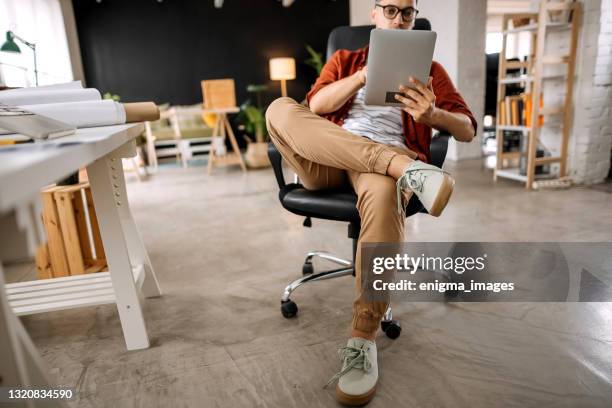 Laptop Inbox Photos and Premium High Res Pictures - Getty Images