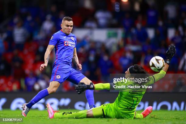 Jonathan Rodríguez of Cruz Azul scores his team's first goal during the Final second leg match between Cruz Azul and Santos Laguna as part of Torneo...