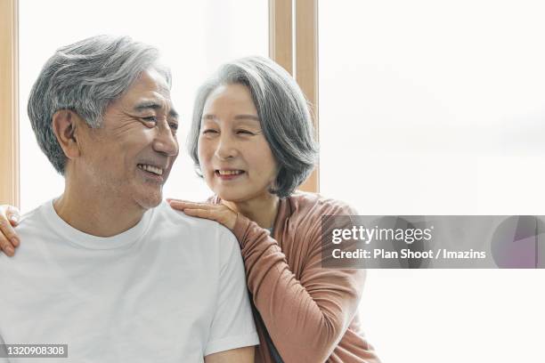 a smiling elderly couple - korean stock pictures, royalty-free photos & images