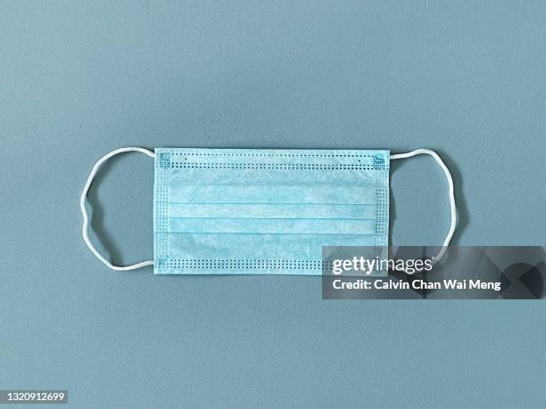 disposable surgical face mask - face mask stock-fotos und bilder