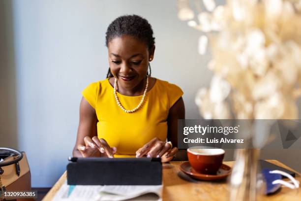 happy woman working on a digital tablet at a cafe - leisure work coffee happy stockfoto's en -beelden