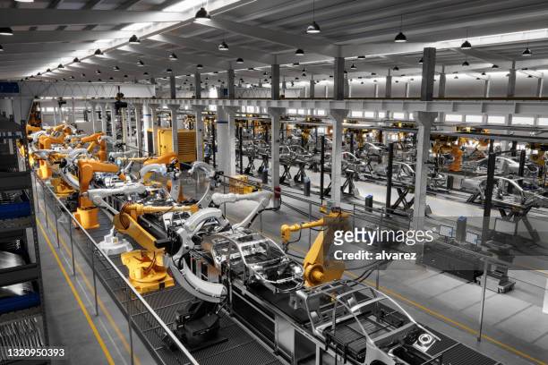 autos am produktionsband im werk - technologie stock-fotos und bilder