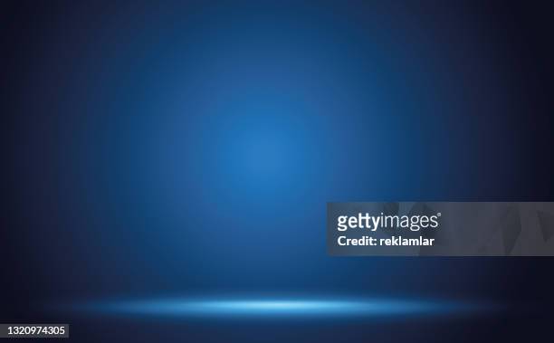blaue farbverlauf wand studio leeren raum abstrakten hintergrund mit beleuchtung und platz für ihren text. - panoramic stock-grafiken, -clipart, -cartoons und -symbole