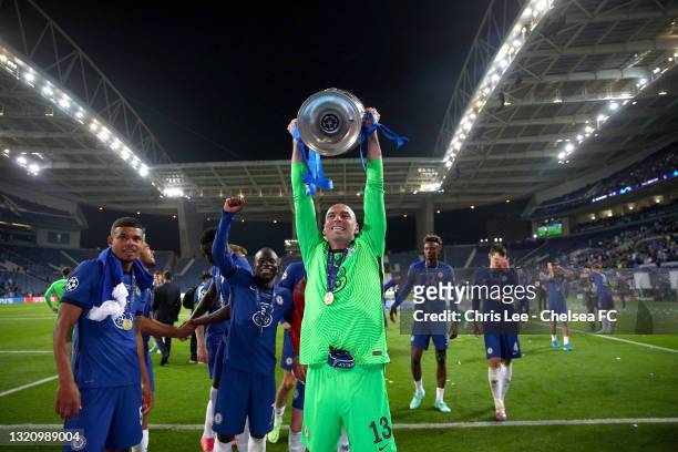 Willy Caballero of Chelsea lifts the UEFA Champions League Trophy during the UEFA Champions League Final between Manchester City and Chelsea FC at...