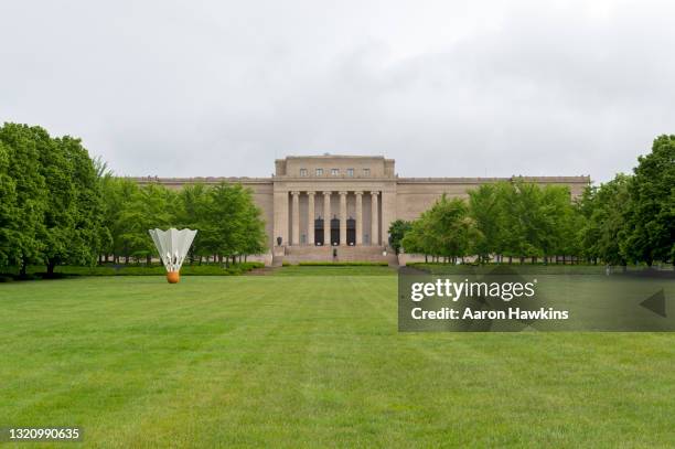 south side of the nelson-atkins museum of art in kansas city missouri - birdie stock pictures, royalty-free photos & images