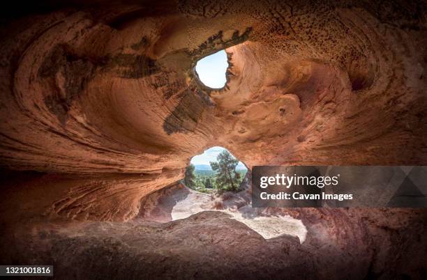 the moon illuminates the interior of the cave  neolithic cave in spain - murcia - fotografias e filmes do acervo