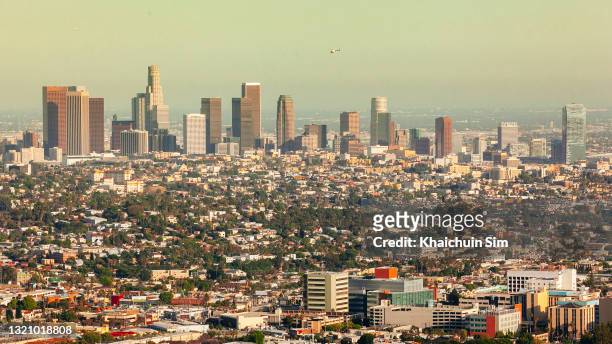 view of downtown los angeles city from griffith observatory - hollywood and highland center 個照片及圖片檔