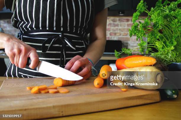 cutting carrot - vegetable soup fotografías e imágenes de stock