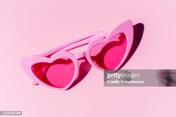 pattern of pink heart-shaped retro sunglasses against pastel pink background - love summer ストックフォトと画像