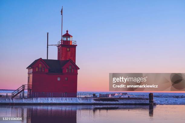 holland harbor lighthouse, holland, michigan, usa - holland michigan stock pictures, royalty-free photos & images