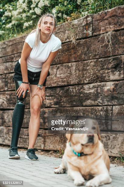 young woman with prosthetic leg exercise outdoors - amputee stock pictures, royalty-free photos & images