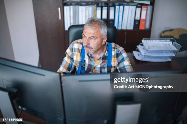 Senior Programmer Photos and Premium High Res Pictures - Getty Images