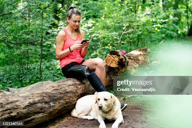 young woman with prosthetic leg exercise outdoors - animal leg stockfoto's en -beelden