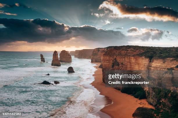 twelve apostles in australia - sandstone stock pictures, royalty-free photos & images