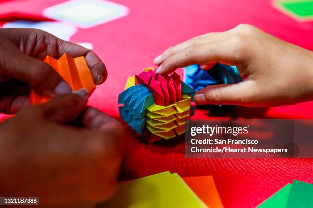 Hand Connection Origami 1,038 Origami Hand Stock Photos, High-Res Pictures, and Images - Getty ...