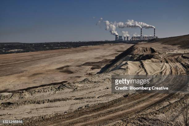 excavated terrain at an open lignite mine - mining natural resources imagens e fotografias de stock