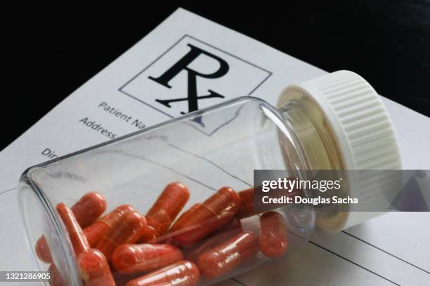 modern pill medicine - rx stockfoto's en -beelden